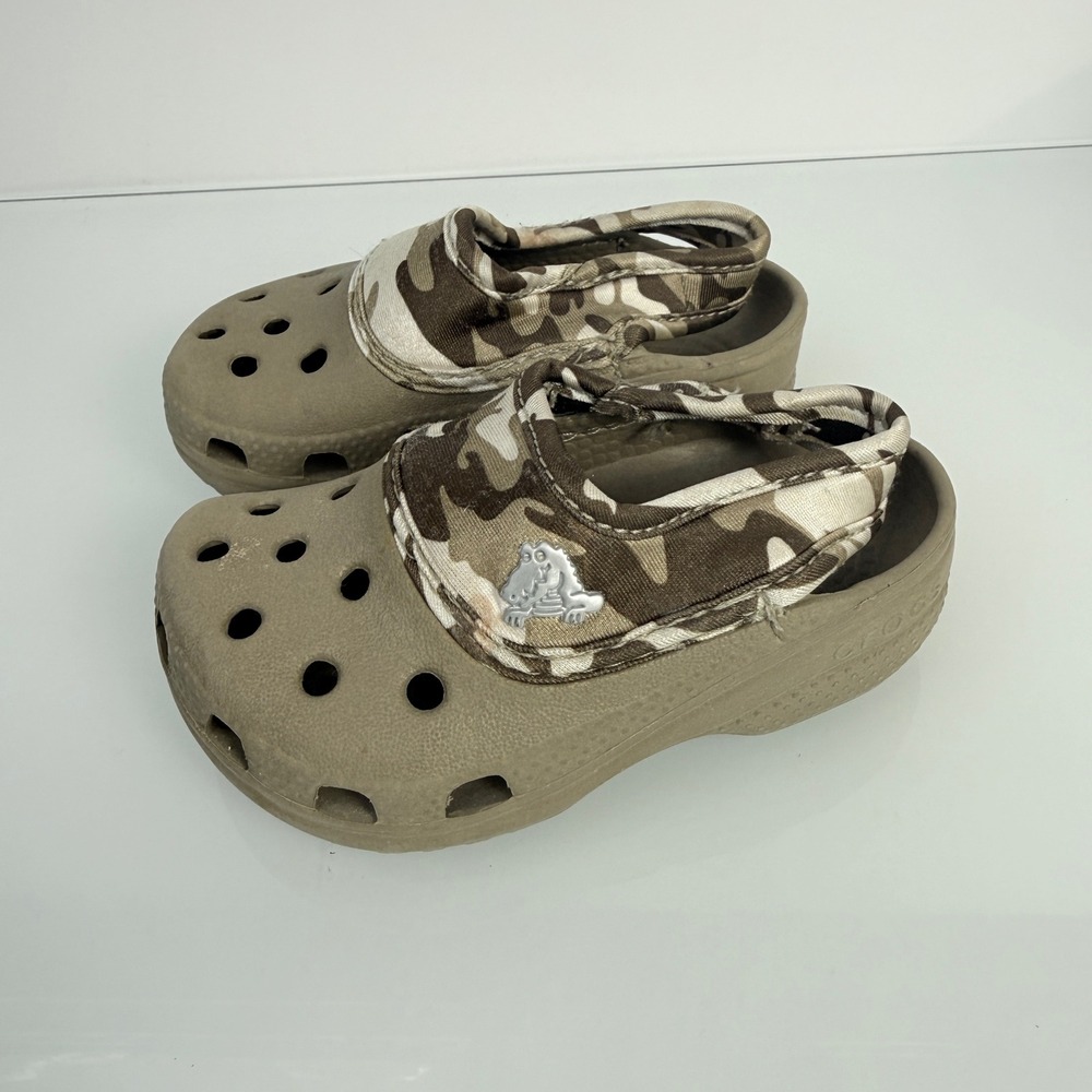 Crocs Crocling Clogs Baby Size 4 5 Tan Desert Camo Slip On Sandals Excellent